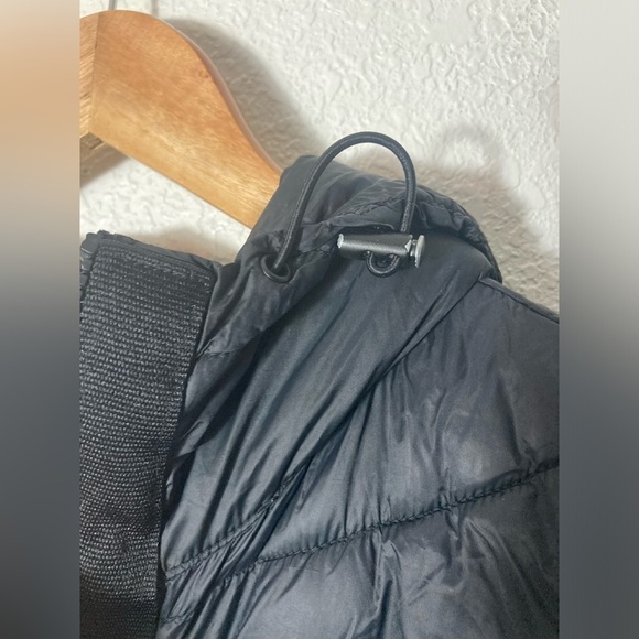 Gap cold control water resistant fabric packs into pocket black puffer coat S - Picture 5 of 6